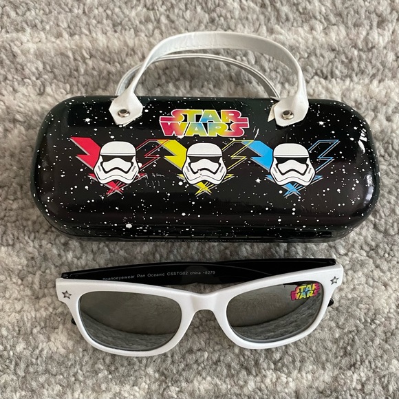 Star Wars Storm Trooper sunglasses with handled case - Picture 2 of 14